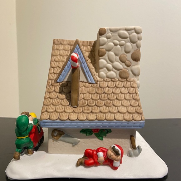 Santa’s Workshop candle holder - Picture 3 of 6